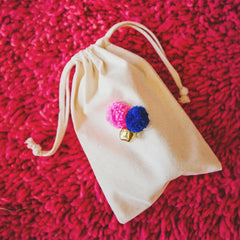 8 muslin bags with pompoms and bell